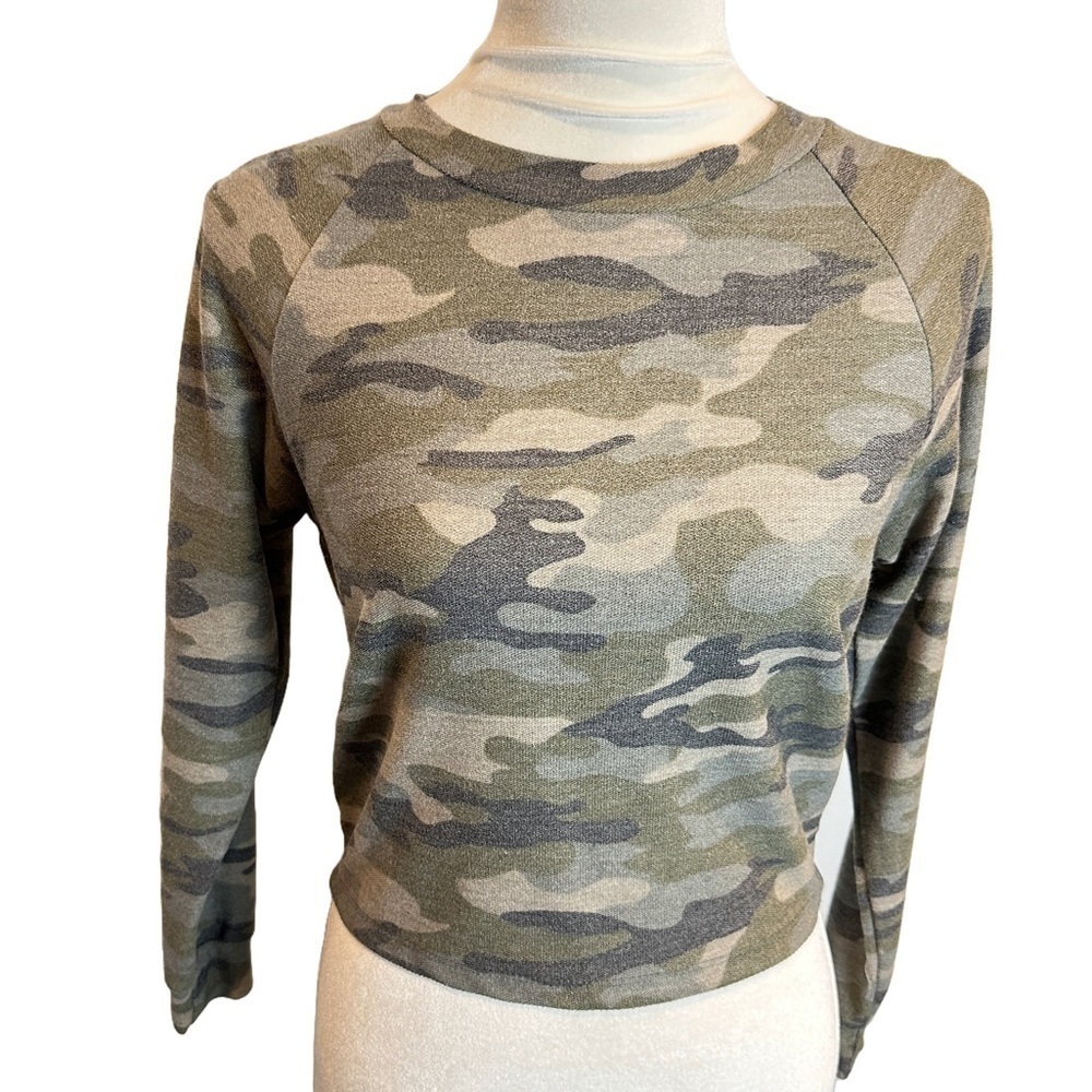 NWT Alya Camouflage‎ Cropped Long Sleeve T-Shirt